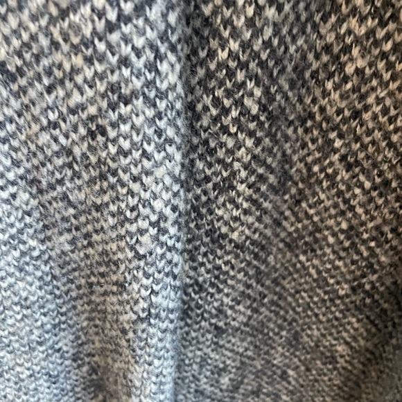 Long grey/white shacket from Uniqlo - Picture 3 of 4